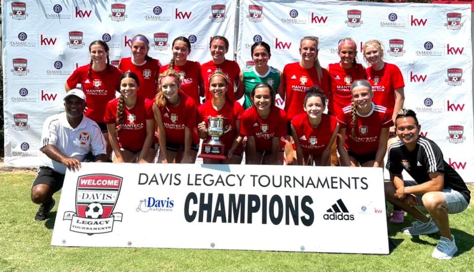 Manteca Futbol Club Dash 04/05 Girls Champions at Davis Showcase